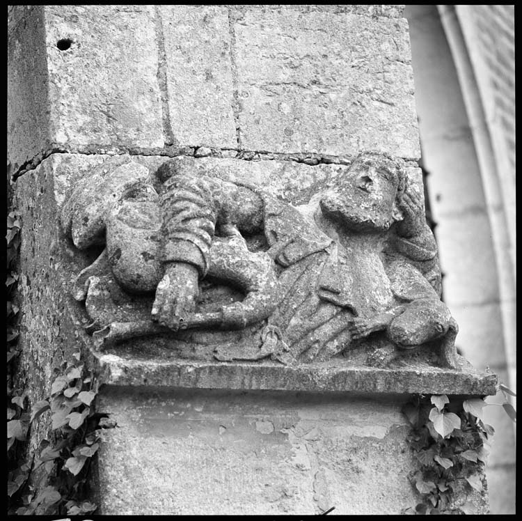 Chapelle castrale : bas-relief au musicien