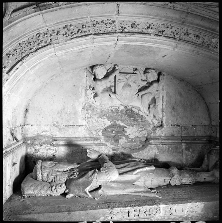 Chapelle castrale : gisant de Jean de Vienne