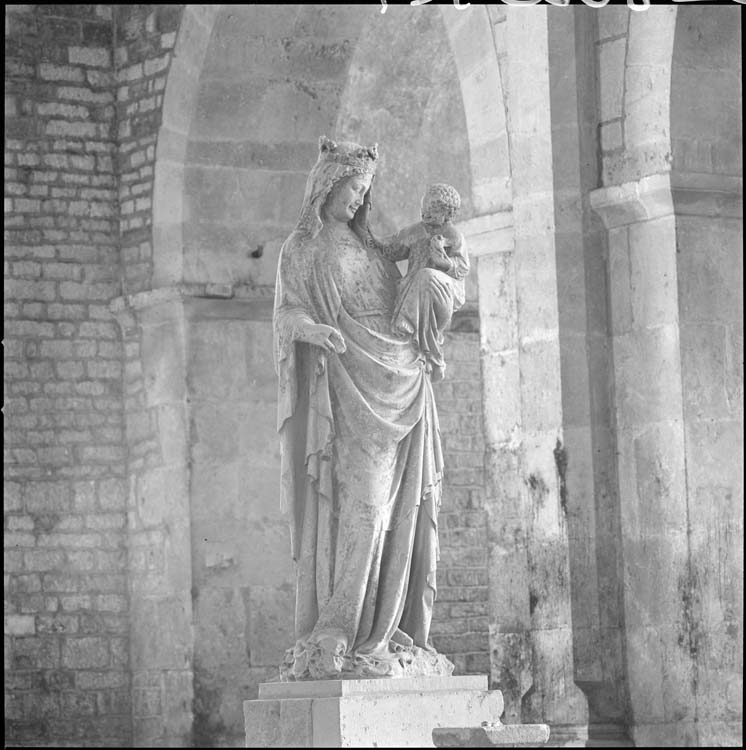 Église abbatiale, transept nord : Vierge à l'Enfant