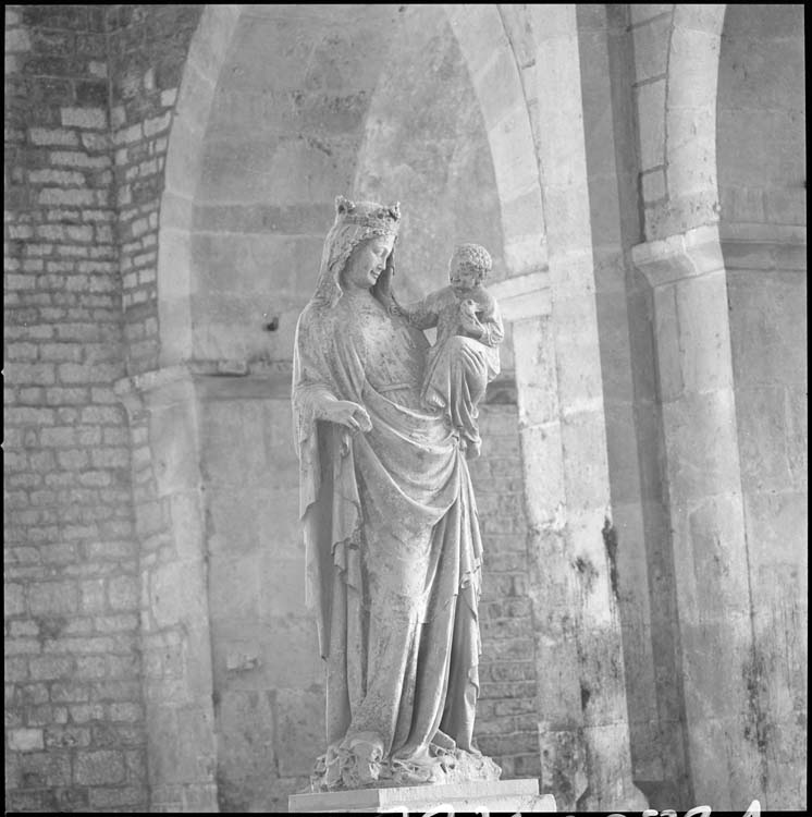 Église abbatiale, transept nord : Vierge à l'Enfant