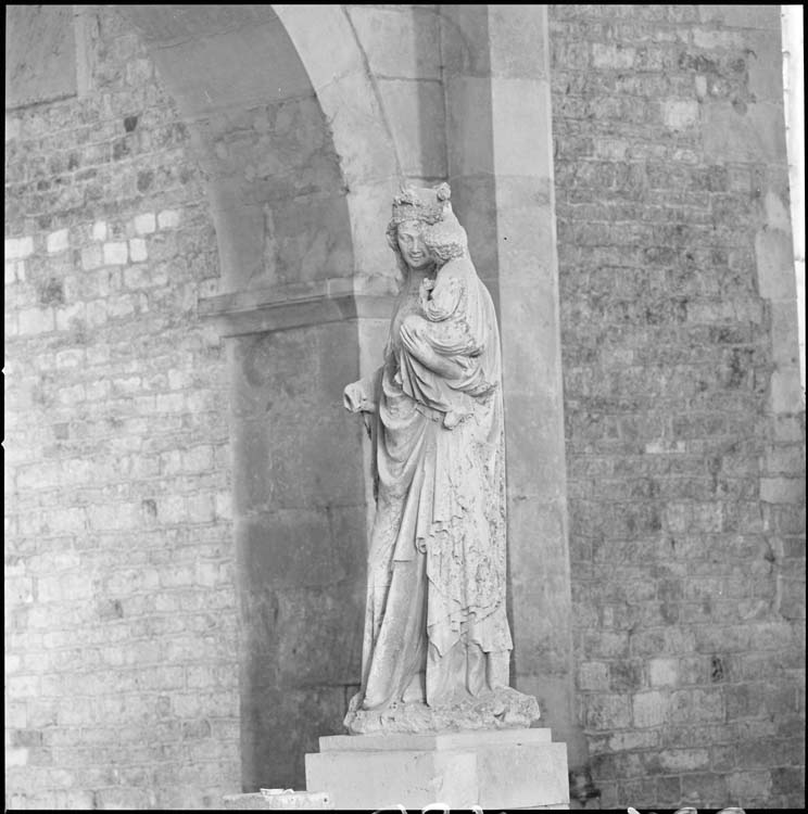 Église abbatiale, transept nord : Vierge à l'Enfant