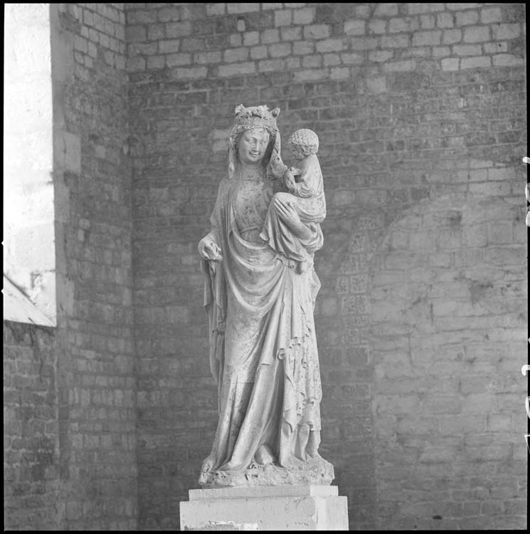 Église abbatiale, transept nord : Vierge à l'Enfant