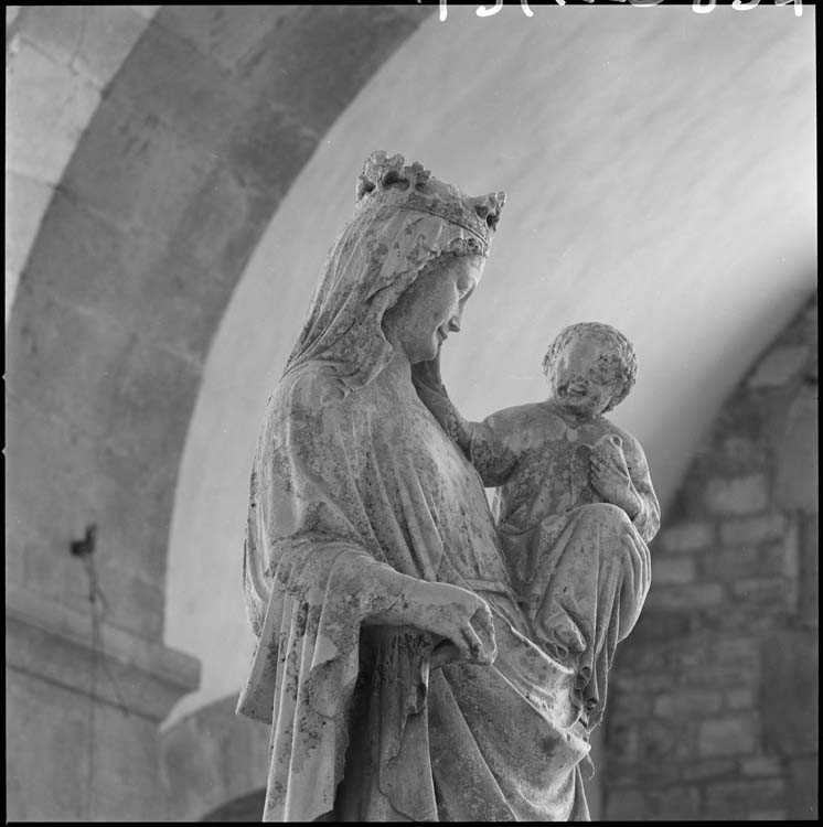 Église abbatiale, transept nord : Vierge à l'Enfant