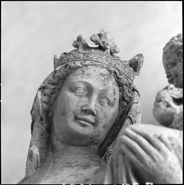 Église abbatiale, transept nord : Vierge à l'Enfant, détail