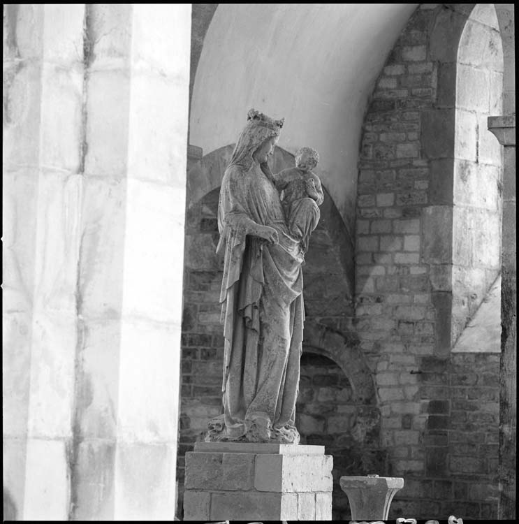 Église abbatiale, transept nord : Vierge à l'Enfant