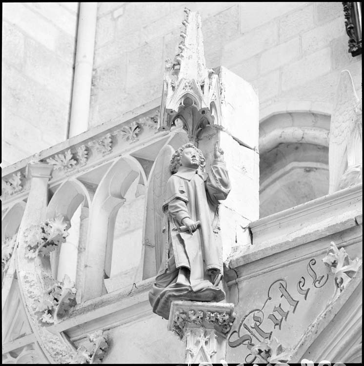 Église abbatiale : clôture du choeur, détail