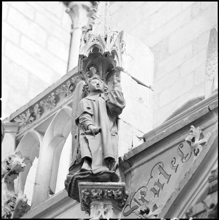 Église abbatiale : clôture du choeur, détail