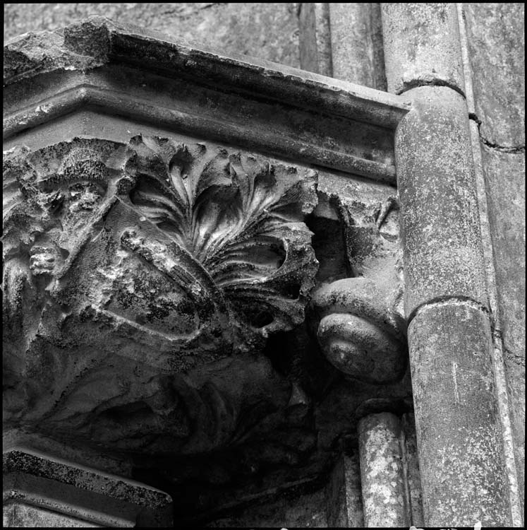 Église abbatiale : clôture du choeur, détail