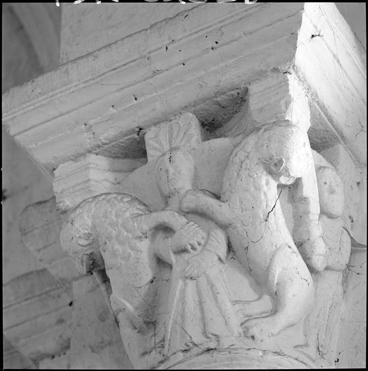 Chapiteau de la croisée du transept : Daniel dans la fosse aux lions