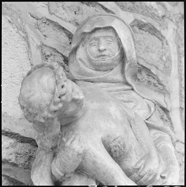 Groupe sculpté : Pietà, détail