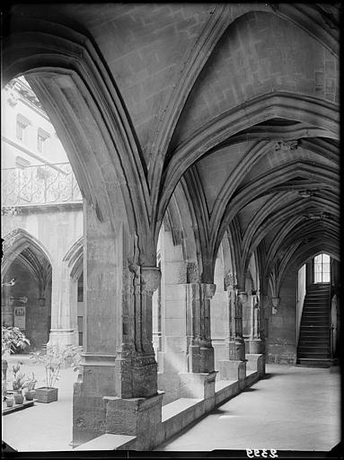 Le cloître