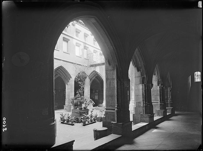 Le cloître