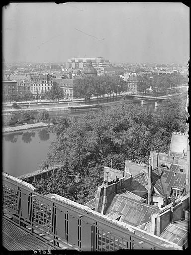 Vue depuis les grands magasins de la Samaritaine