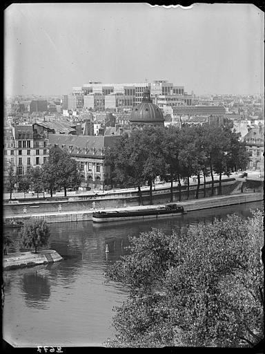 Vue depuis les grands magasins de la Samaritaine