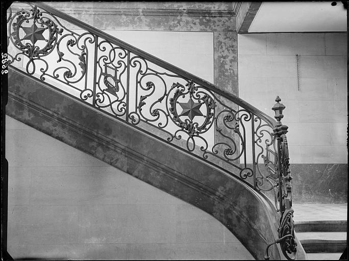 Rampe ouvragée de l'escalier