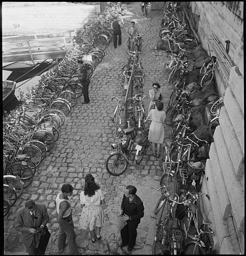 Parking à vélo des Bains Deligny (piscine flottante)