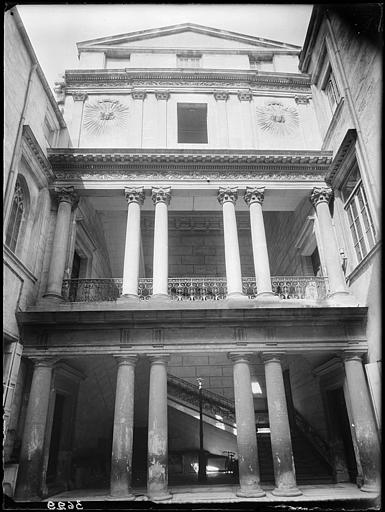 Escalier sur cour