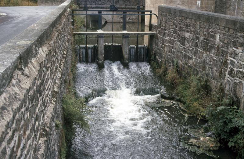 Moulin à eau : écluse sur le Nançon, affluent du Couesnon