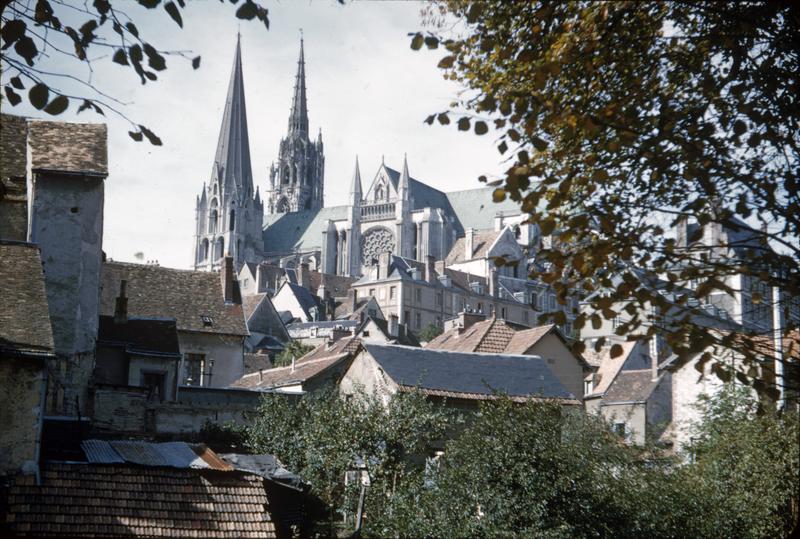 Ensemble sud-est et flèches, maisons environnantes