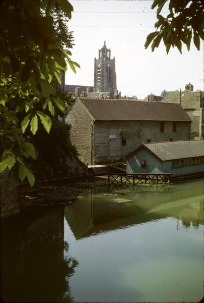 Clocher depuis la Seine