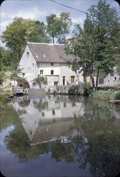 Moulin à eau en bordure de la Cléry