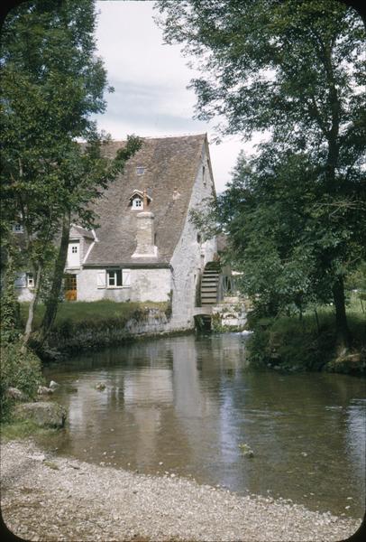 Moulin à eau en bordure de la Cléry