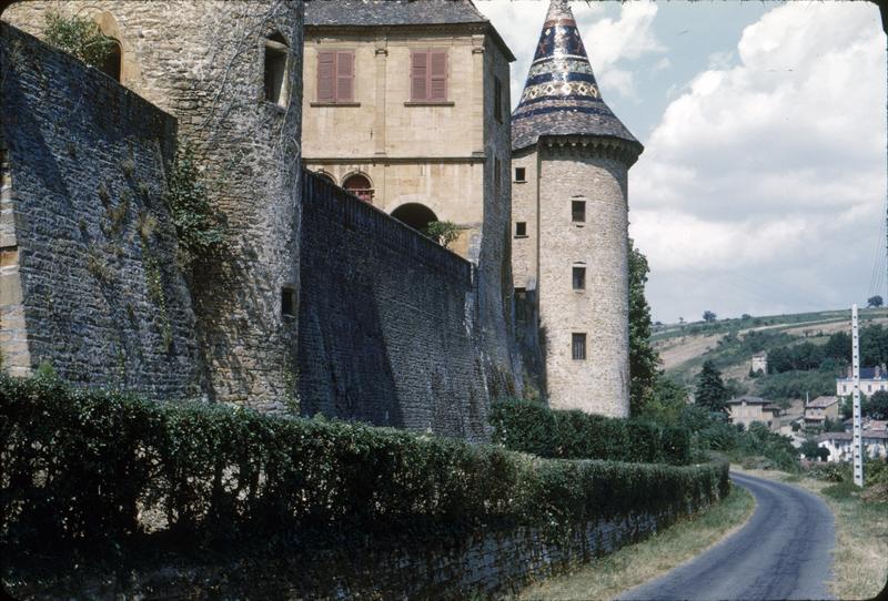 Tourelle et mur d'enceinte sur rue, détail de façade