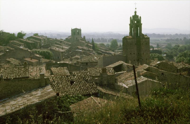 Vue générale de la ville, clochers du beffroi et de l'église