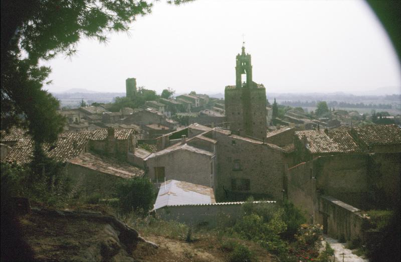 Vue générale de la ville, clochers du beffroi et de l'église