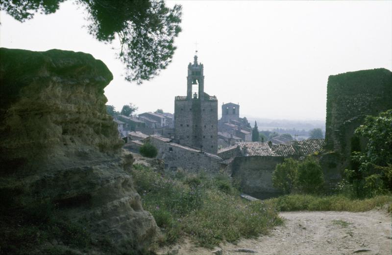 Vue générale de la ville, clochers du beffroi et de l'église