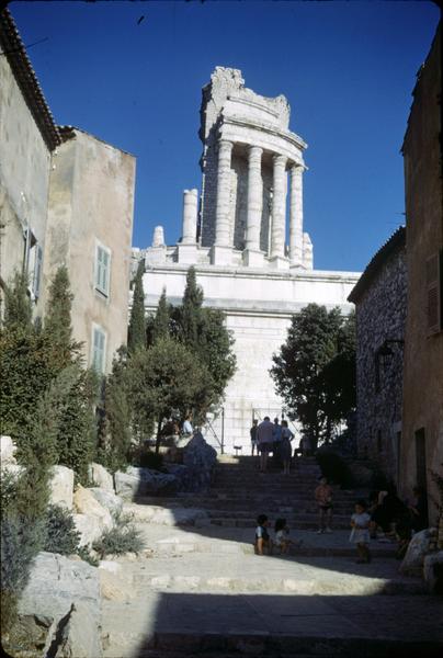 Vue d'ensemble du temple romain