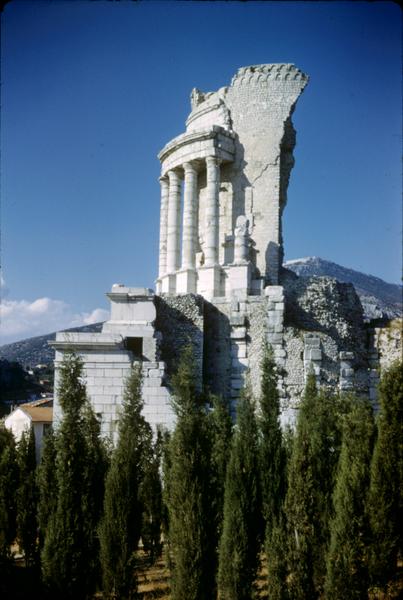 Vue d'ensemble du temple romain