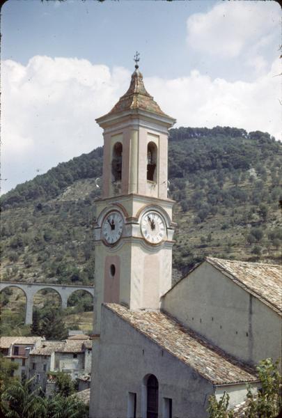 Clocher, partie supérieure, viaduc à l'arrière-plan