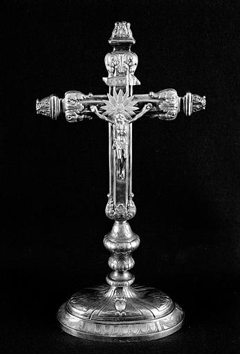 Croix reliquaire en argent (face)