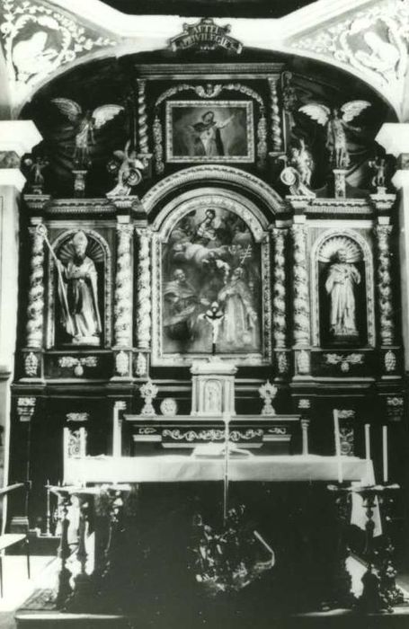 retable, 2 statues : saint Grat, saint Pierre, tableau : saint Pierre et saint Gratien aux pieds de la Vierge et de l'Enfant Jésus sur un nuage - © Ministère de la Culture (France), Médiathèque du patrimoine et de la photographie, diffusion RMN-GP