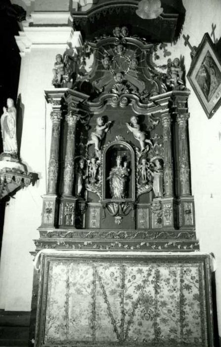 autel de la Vierge, antependium, retable, statues : Vierge à l'Enfant, saint François de Sales, sainte Jeanne de Chantal, angelots - © Ministère de la Culture (France), Médiathèque du patrimoine et de la photographie, diffusion RMN-GP