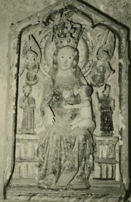 bas-relief : Vierge à l'enfant entre saint Jean-Baptiste et saint Jacques le Majeur - © Ministère de la Culture (France), Médiathèque du patrimoine et de la photographie, diffusion RMN-GP