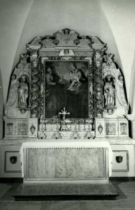 retable de l'autel de la Vierge avec ses 2 statues : saint André et saint Pierre, et son tableau d'autel : la Vierge présentant l'enfant Jésus à saint Antoine de Padoue et saint Joseph - © Ministère de la Culture (France), Médiathèque du patrimoine et de la photographie, diffusion RMN-GP