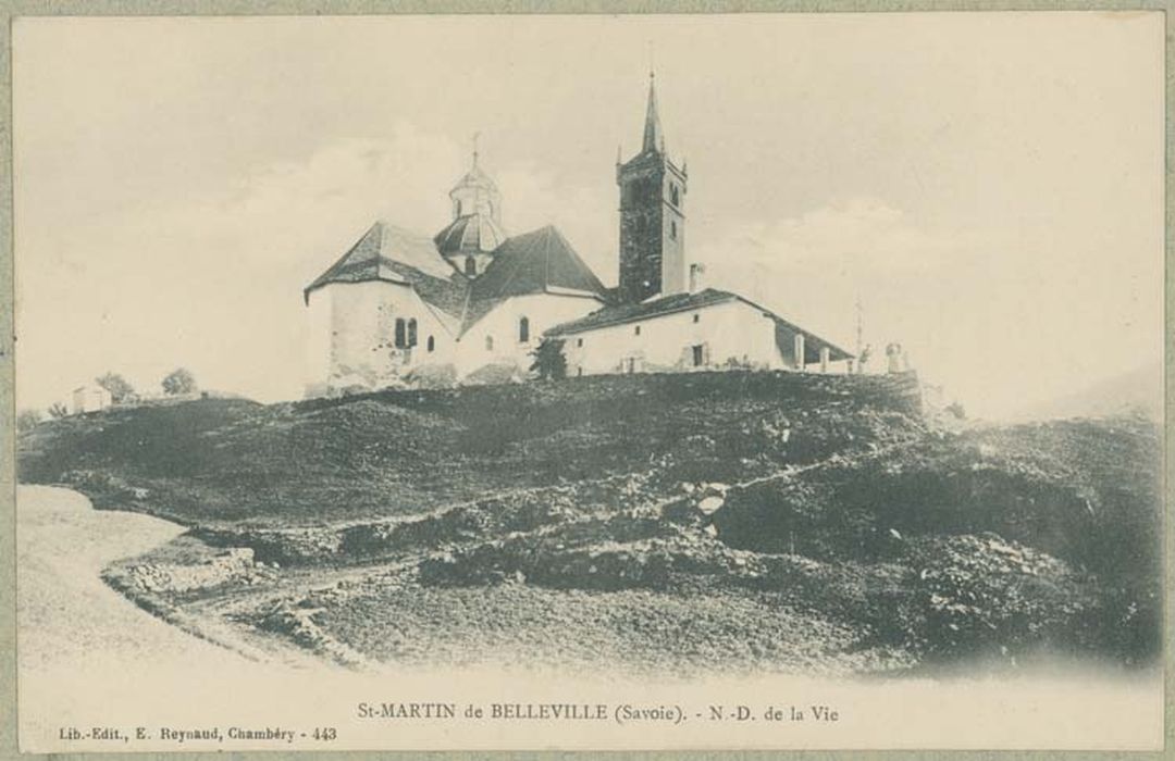 vue générale de la chapelle dans son environnement