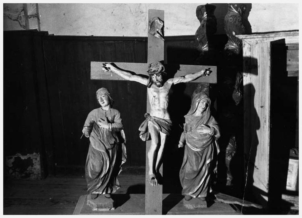 statues (poutre de gloire) : Christ en croix, Vierge, saint Jean