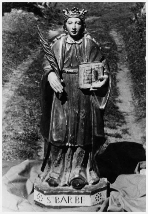 statue : Sainte Barbe