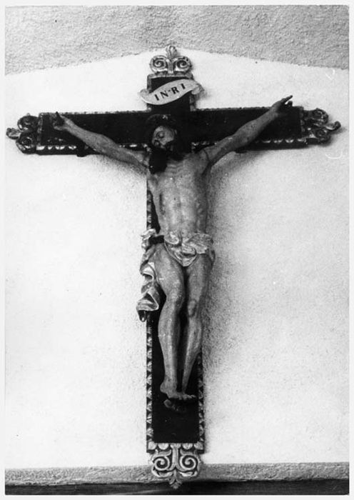 statue : Christ en croix