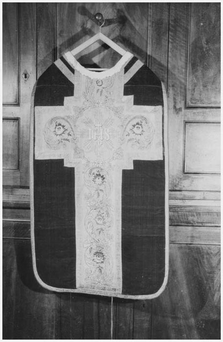 chasuble (ornement rouge n°3)