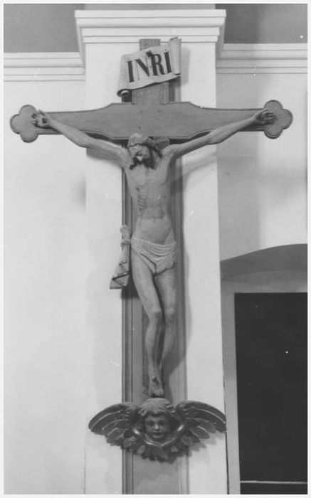 Statue : Christ en croix