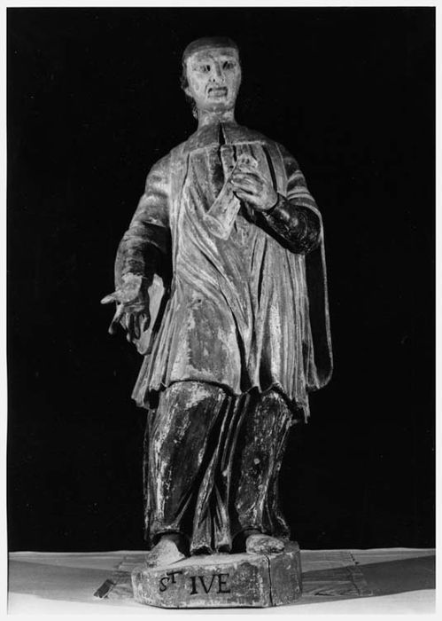 statue : Saint Yves