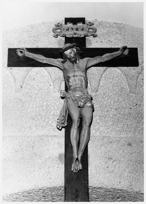 statue : Christ en croix