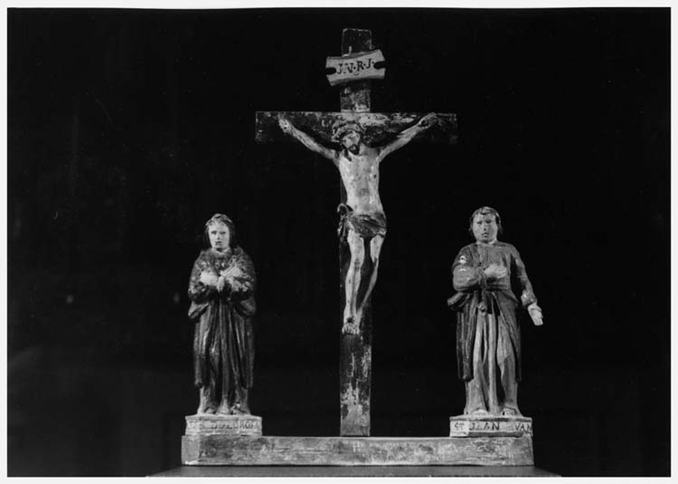 statues (poutre de gloire) : Christ en croix, Vierge, saint Jean