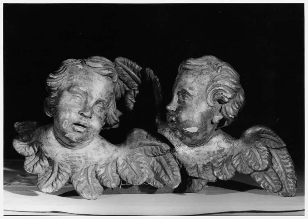 statues (éléments d’un retable) : Têtes d'anges