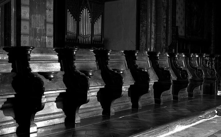 Choeur, stalles en bois sculpté