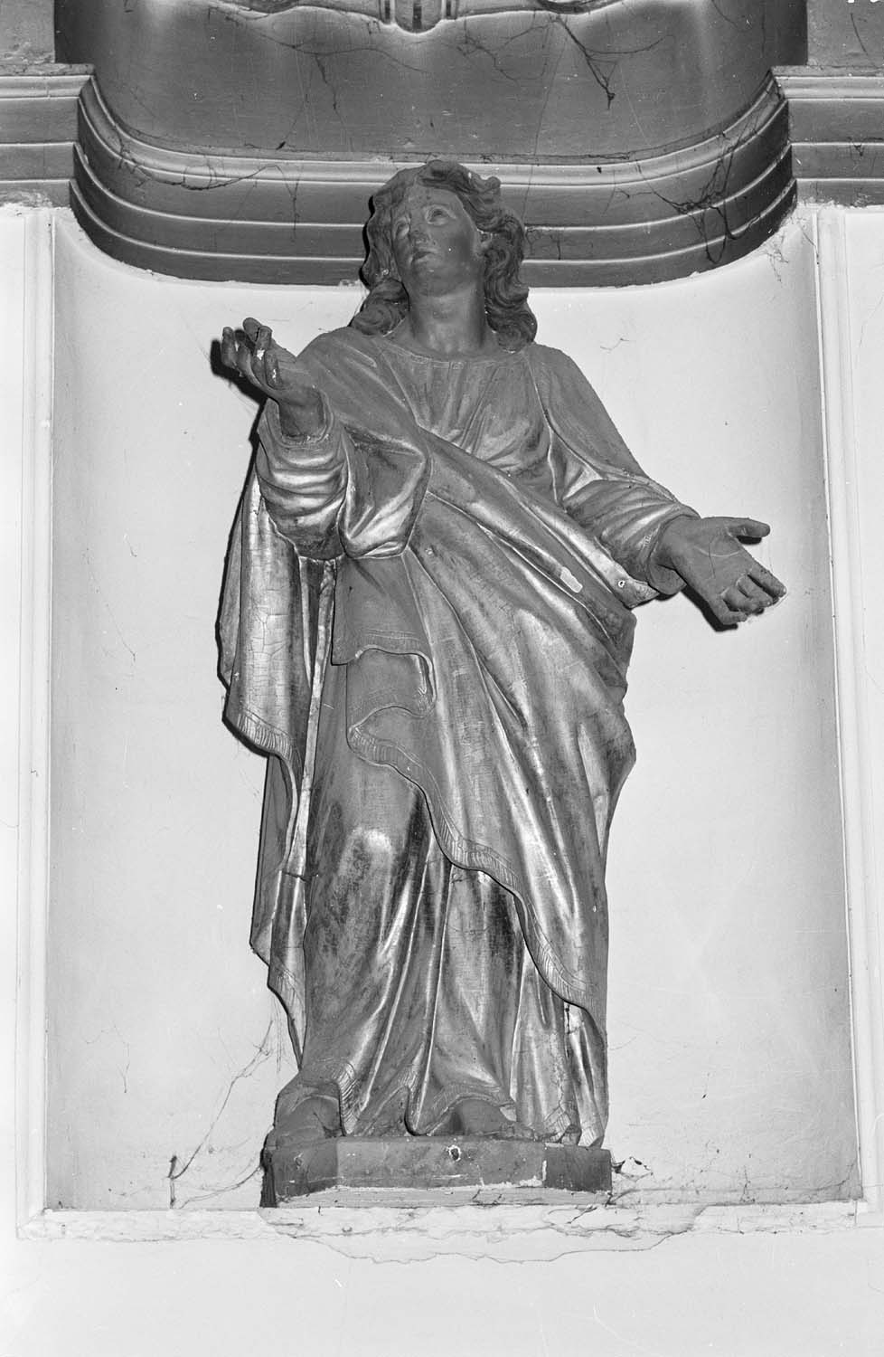 Statue de Saint-Jean apôtre